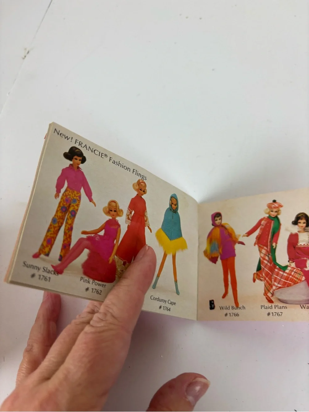 VTG 70s BARBIE DOLL Mattel-Living Barbie & Skipper Doll Mini -Fashion Booklet